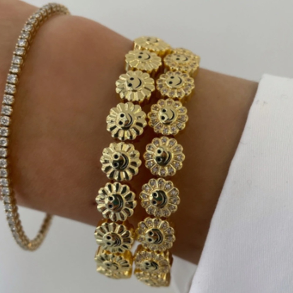 Liza Gozlan Blue Sapphire Eternal Daisy Bracelet